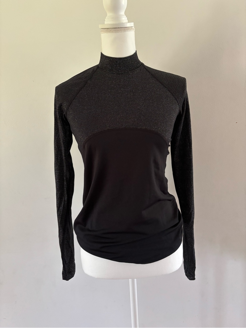 Nike Black Long-Sleeve Mock Neck Performance Top Size Small